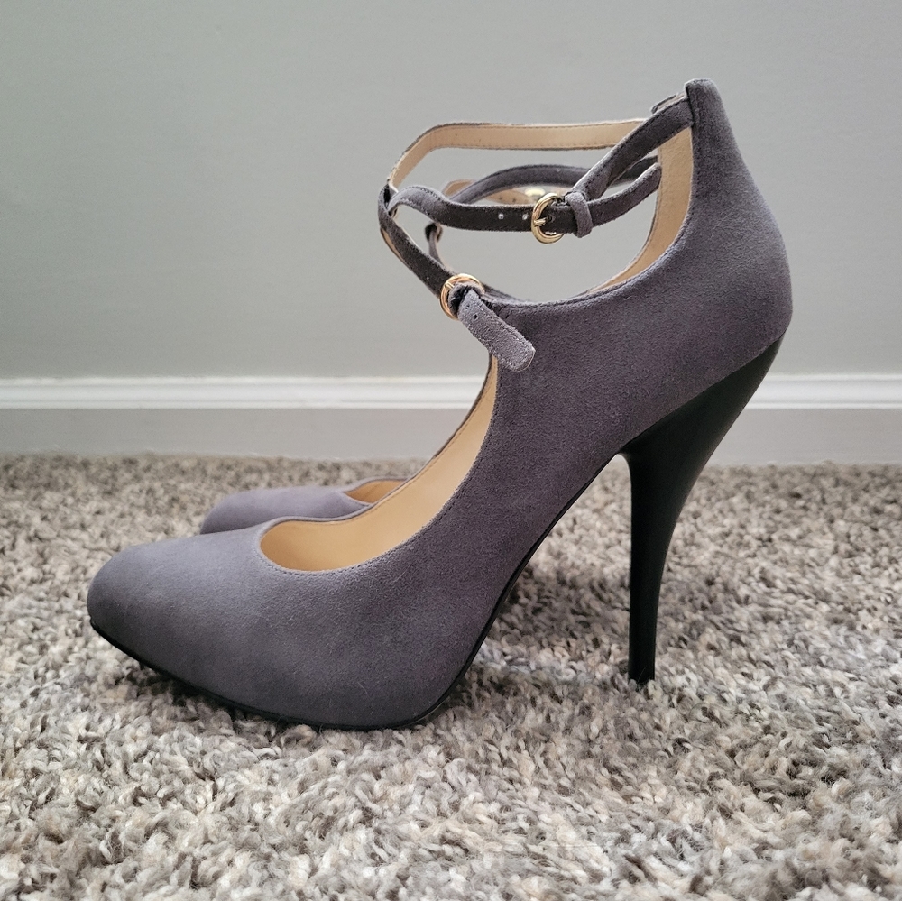 Sz. 10 Nine West Gray Heels (Never Worn!)